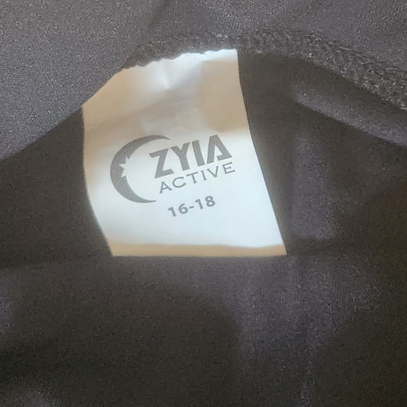 EUC ZYIA Black leggings 23in inseam - Picture 7 of 7